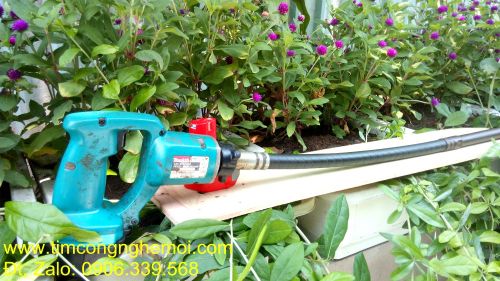 Đầm dùi bê tông Makita VR250D