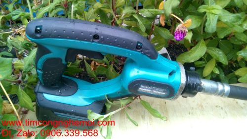 Đầm dùi bê tông Makita VR350D pin 18v