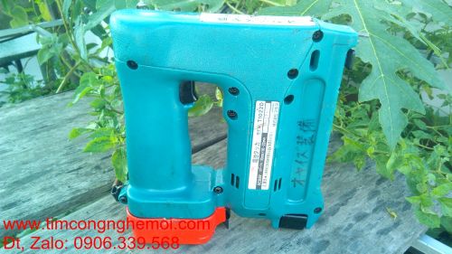 Máy bấm ghim U dùng pin Makita