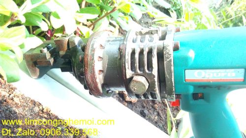 Máy cắt ty ren, cắt sắt thuỷ lực pin MAKITA