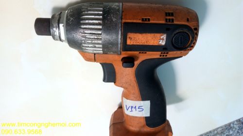  Vít pin Makita đầu khía M693D